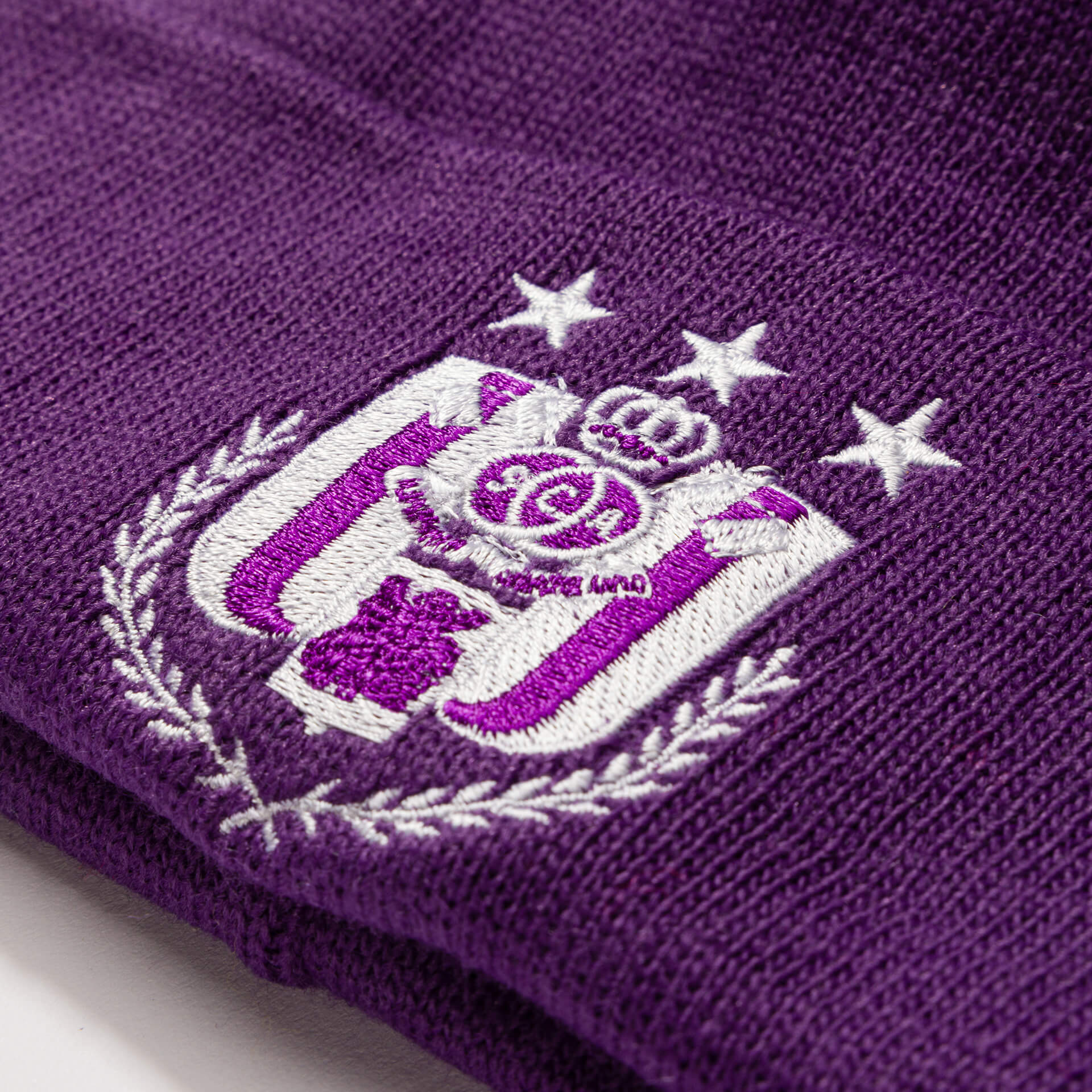 Muts RSCA logo paars is-hover
